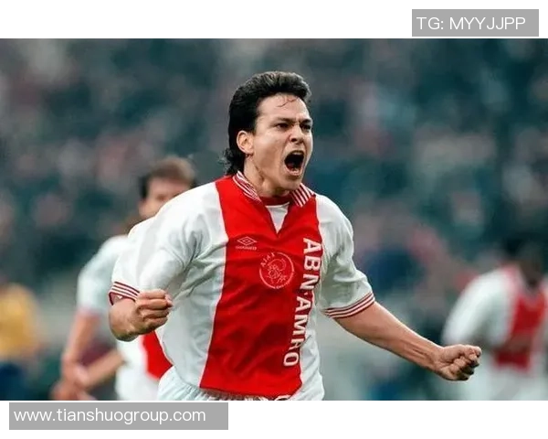 我是足球场上的明星球员 我的精彩表现让世界为之瞩目